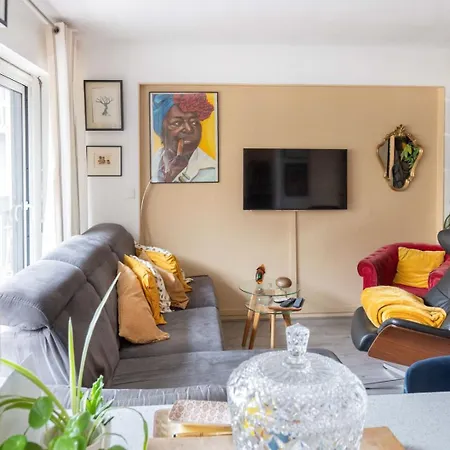 La Casa Owens - Spacious Flat With Balcony Apartment